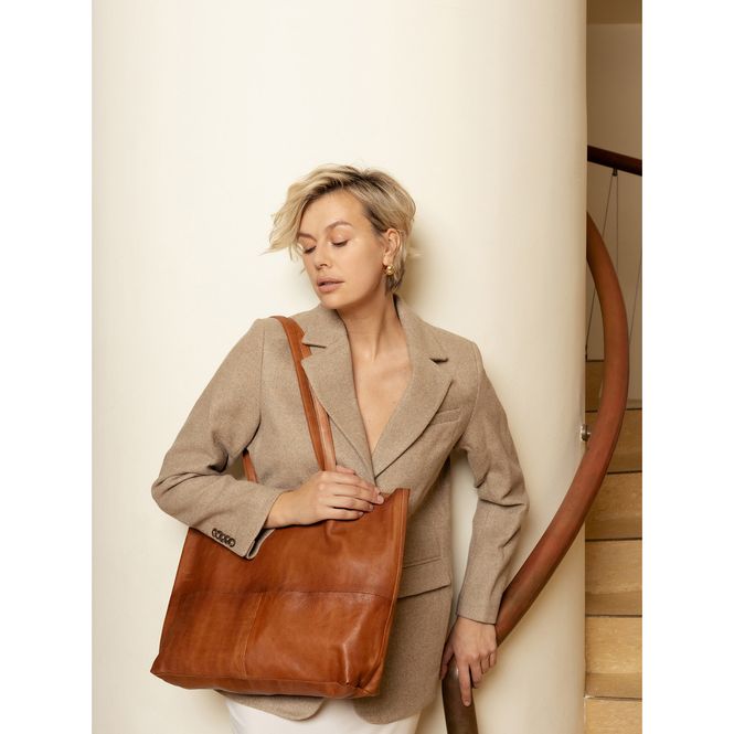 Hovedbilde RE:Designed By Dixie Marlo Urban i walnut