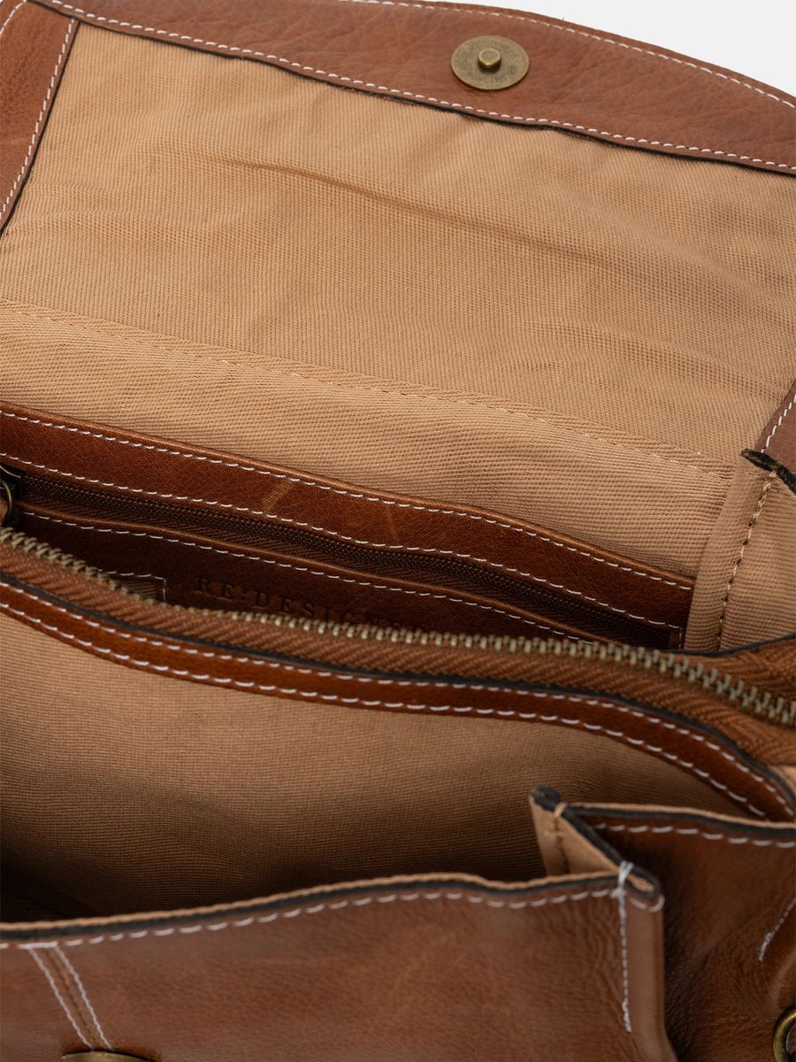 RE:Designed Liri Medium Crossoverveske i Walnut