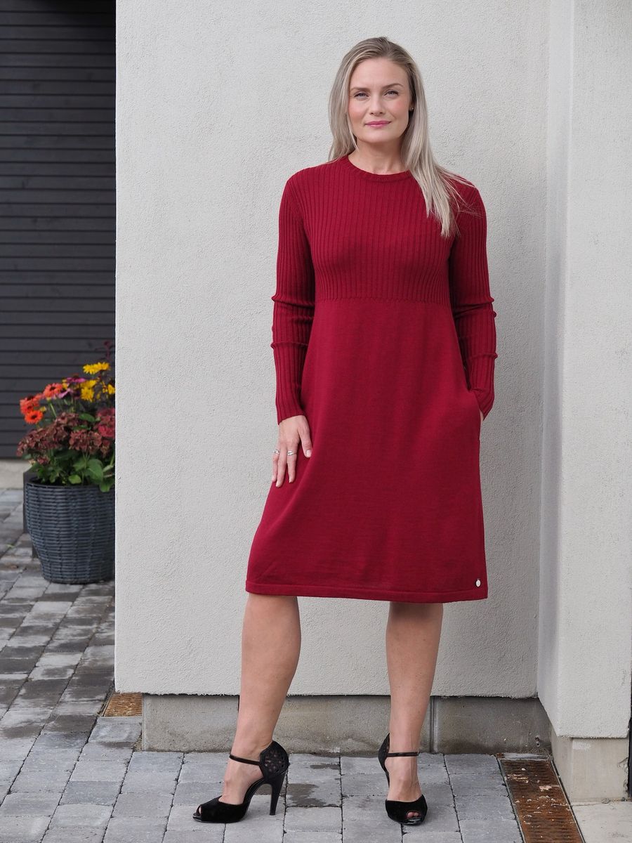 Makeløs Bud Kjole i Cherry