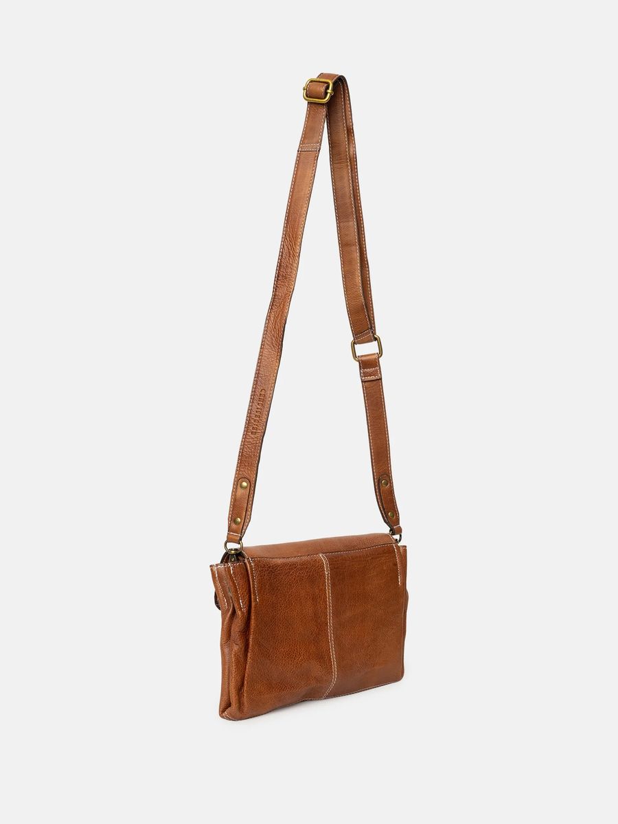 RE:Designed Liri Medium Crossoverveske i Walnut
