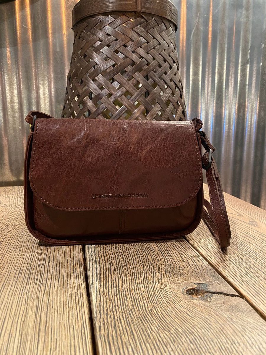 Spikes & Sparrow Flapbag i Dark Brown