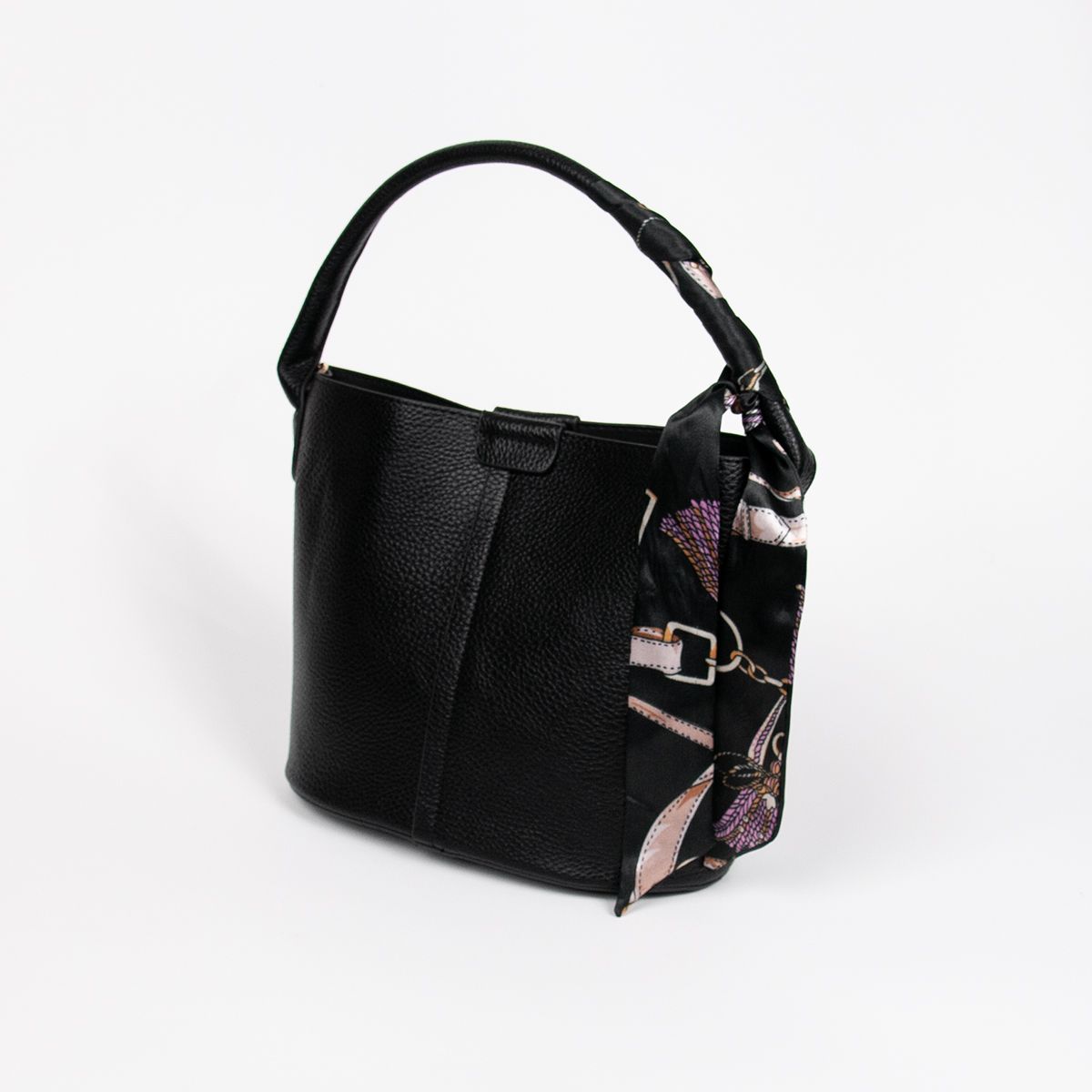 Rosenvingen Ibelin Small Bucketbag M/Skjerf i Black