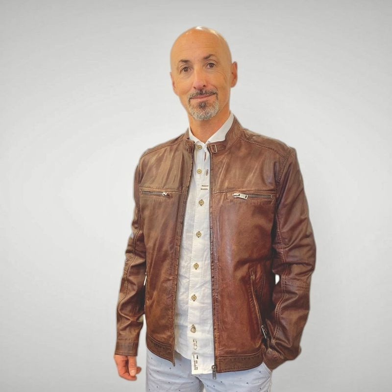 Saki Theo Lammeskinnsjakke i Dark Cognac